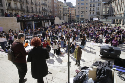 Acte a la plaça Sant Joan de Lleida amb motiu del 8 de Març.