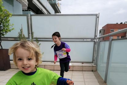 Los niños y niñas participaron disfrazados, cubriendo el recorrido de formas muy diversas y hasta con las obligadas mascarillas para evitar contagios.