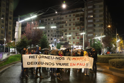 Mobilització ahir contra l’arrest d’un dels joves excarcerats a Lleida.