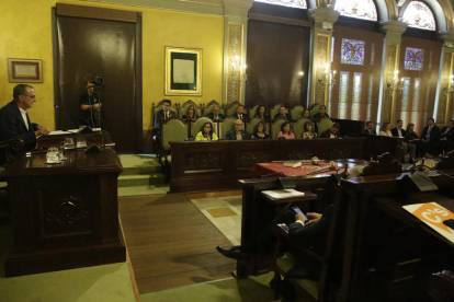 El pleno de investidura del alcalde Miquel Pueyo.