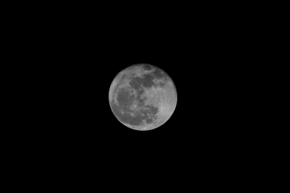 Una fotografia de la lluna.