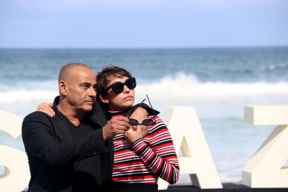 Ambos intérpretes catalanes, padre e hija, posaron ayer en el festival de cine de San Sebastián.