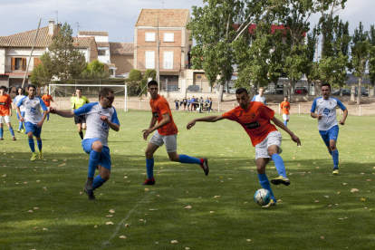 Una jugada del partit d’ahir entre la Fuliola i l’Albagés, que va acabar en empat.