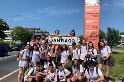 L'arribada a Santiago, després de cinc dies caminant, és un dels moments més esperats pels joves pelegrins.