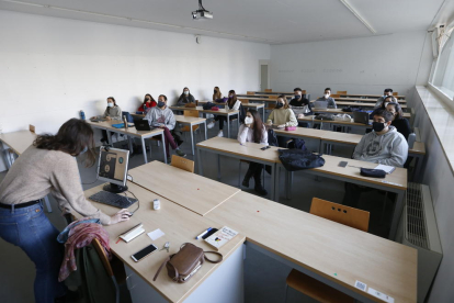 Imatge d’una classe presencial a la facultat d’Educació el passat 10 de març.