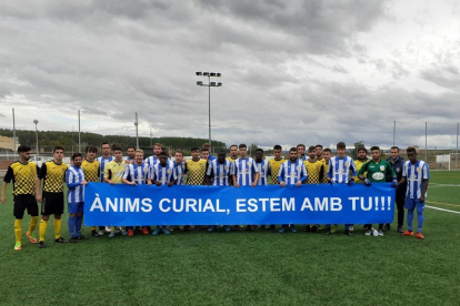 Pancarta que van mostrar diumenge passat els jugadors del Golmés i de l’Artesa de Lleida.