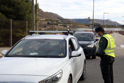 Primer dia de confinament perimetral de l'Aragó amb controls policials i bars buits a la Franja