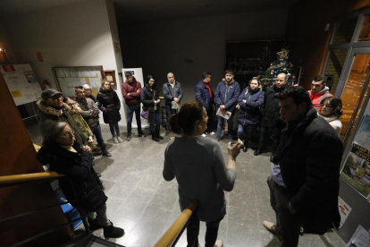 La jefa de los servicios de Vivienda se reunió en Alcoletge con vecinos afectados y el alcalde. 