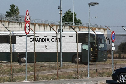 Los presos independentistas salen de Valdemoro y dormirán en Zuera, en Zaragoza