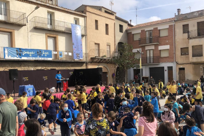 Niños y niñas que ayer disfrutaron de los talleres y los espectáculos del Montgai Màgic. 