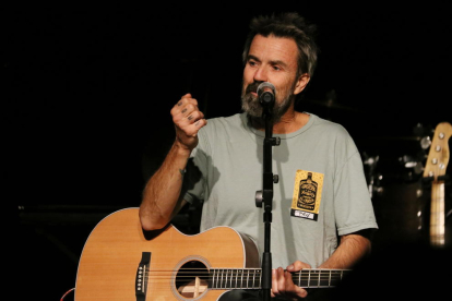 Pau Donés, durant un concert amb Jarabe de Palo el 2019.