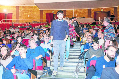 Jordi Boquet y el equipo de la película, en el estreno en Cervera.