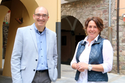 El alcalde de El Pont, Josep Antoni Troguet (JxCat) y Olga Escoll. 
