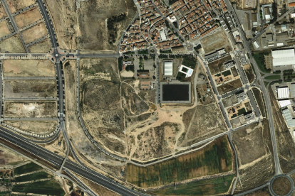 Imatge de com quedaria el terreny amb els quatre camps de futbol i la resta d’instal·lacions.
