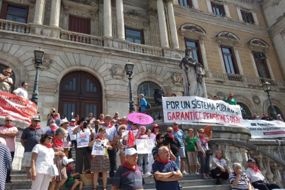 Protesta de pensionistes, ahir a Bilbao.