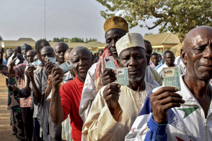 Colas para votar en la localidad nigeriana de Abuja.