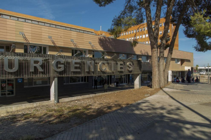 La entrada a Urgencias del hospital Arnau de Vilanova de Lleida.
