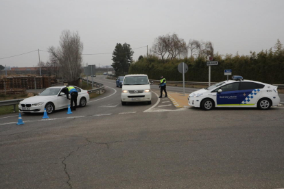 Control dels Mossos ahir a la tarda a l’N-230 a la sortida de Lleida cap a Torrefarrera.