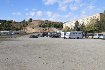 La zona junto al Camp Escolar donde está previsto el complejo Gran Gardeny se usa como parking.
