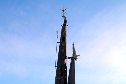 Imagen del monumento franquista instalado en Tortosa.