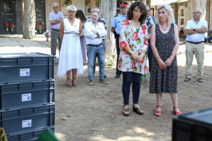 La directora general de Memòria Democràtica, Gemma Domènech acompanyada de l'alcaldessa d'Isona i Conca Dellà, Rosa Amorós 2