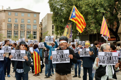 España Global suspende la reunión con cónsules ante una protesta