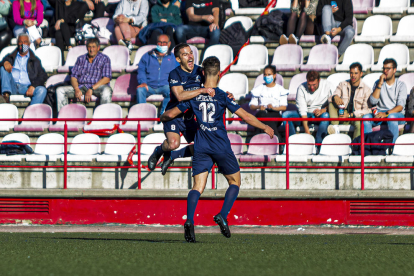 Una jugada del partit d’ahir entre l’Atlètic Lleida i el Borges.