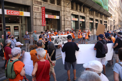 Concentración de pensionistas este verano ante la sede del Banco de España en Barcelona.