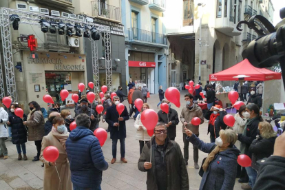 L'acte central del Dia Mundial de la Sida a Lleida ha tingut lloc a la plaça Paeria.