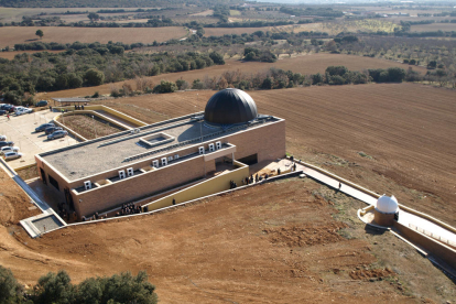 Vista aérea del Centre d’Observació de l’Univers (COU) en Àger. 