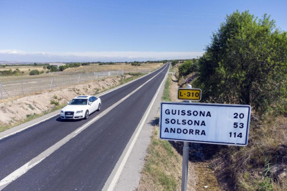Imatge del paviment ja millorat de la carretera que uneix Guissona i Tàrrega.