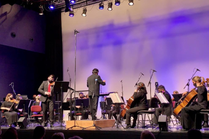 Un moment del concert de la Julià Carbonell celebrat ahir a l’Espai Cultutural La Lira de Tremp.