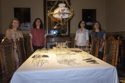 L’artista, amb la directora del museu, Carme Bergés, i les edils Mercè Carulla i Roser Segura.