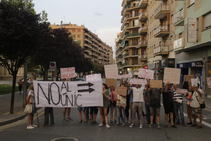 Una de la protestas contra el sentido único en Lluís Companys y Acadèmia.