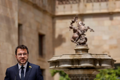 El president Aragonès formalizó ayer la rebaja de un 15% de su sueldo, hasta los 130.250 euros anuales.