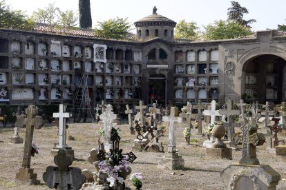 La problemàtica de la falta d'espai al cementiri de Lleida fa que els musulmans optin per enterrar a Saragossa i València