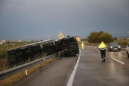 Vehicle accidentat ahir a l’avinguda Miquel Batllori de Lleida.