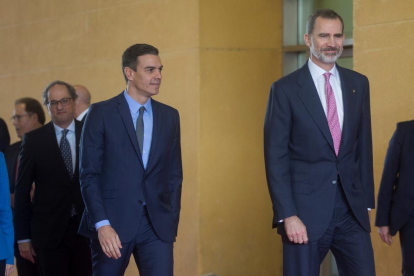 Felipe VI, Pedro Sánchez y Quim Torra durante la jornada inaugural del congreso de móviles en Barcelona