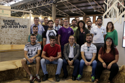 Teresa Jordà pren nota a Lleida de les preocupacions dels joves agricultors i ramaders