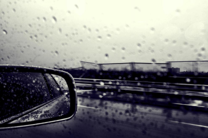Deu consells a tenir en compte per conduir amb pluja