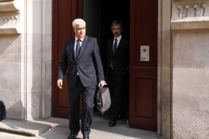 Germà Gordó junto a su abogado, saliendo de declarar en el Superior de Justicia en septiembre de 2017.