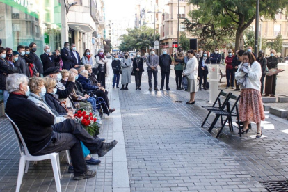 El acto conmemorativo en Blondel, con supervivientes del bombardeo y familiares de exalumnos del Liceu ya fallecidos.  