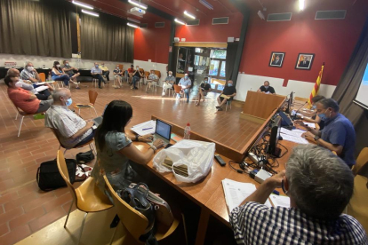 La sesión del consejo de alcaldes celebrada la noche del miércoles en Guissona. 