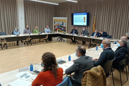 La reunión de la comisión de seguimiento de Mont-rebei celebrada ayer en Lleida.