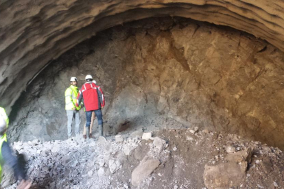 Les obres per excavar el túnel de Tres Ponts a la C-14.