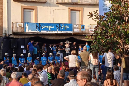 El público tomó las calles de la localidad convirtiendo la 13 edición del Montgai Màgic en una de las más visitadas hasta ahora.
