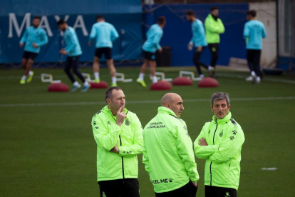 El porter brasiler Neto, ahir durant la sessió d’entrenament de l’equip barcelonista.