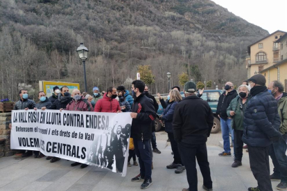Protesta el març passat a la Vall Fosca contra els talls de llum i l’acord amb Endesa.