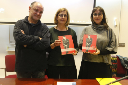 Javier de Castro, Teresa Serés y Joana Soto en la presentación del libro.