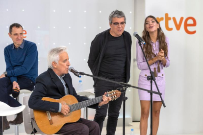 Kiko Veneno, Pedro Guerra i Ana Guerra presenten el concert.